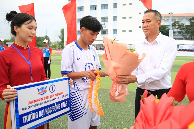 Trận đấu khai mạc